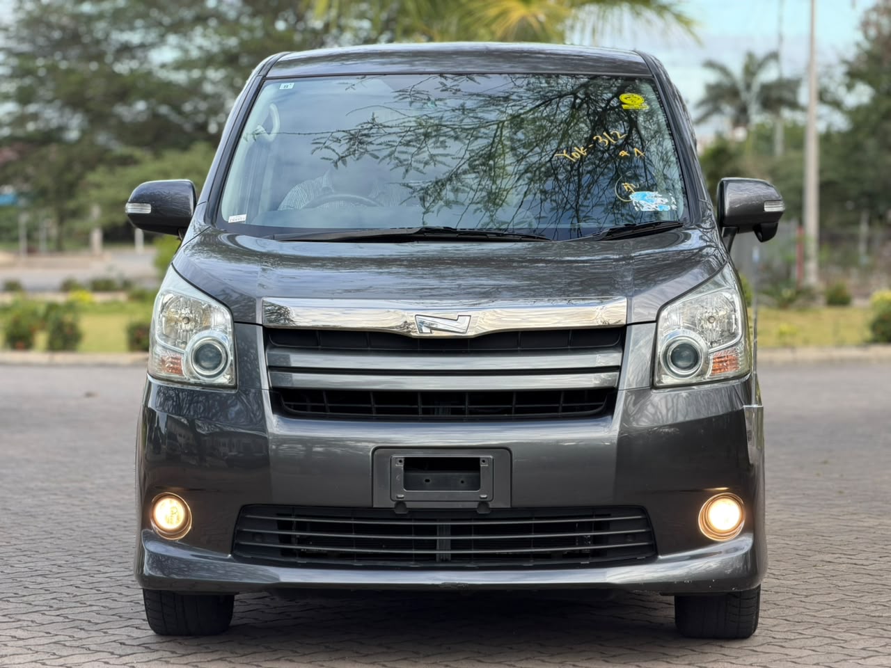 TOYOTA NOAH CHASSIS
